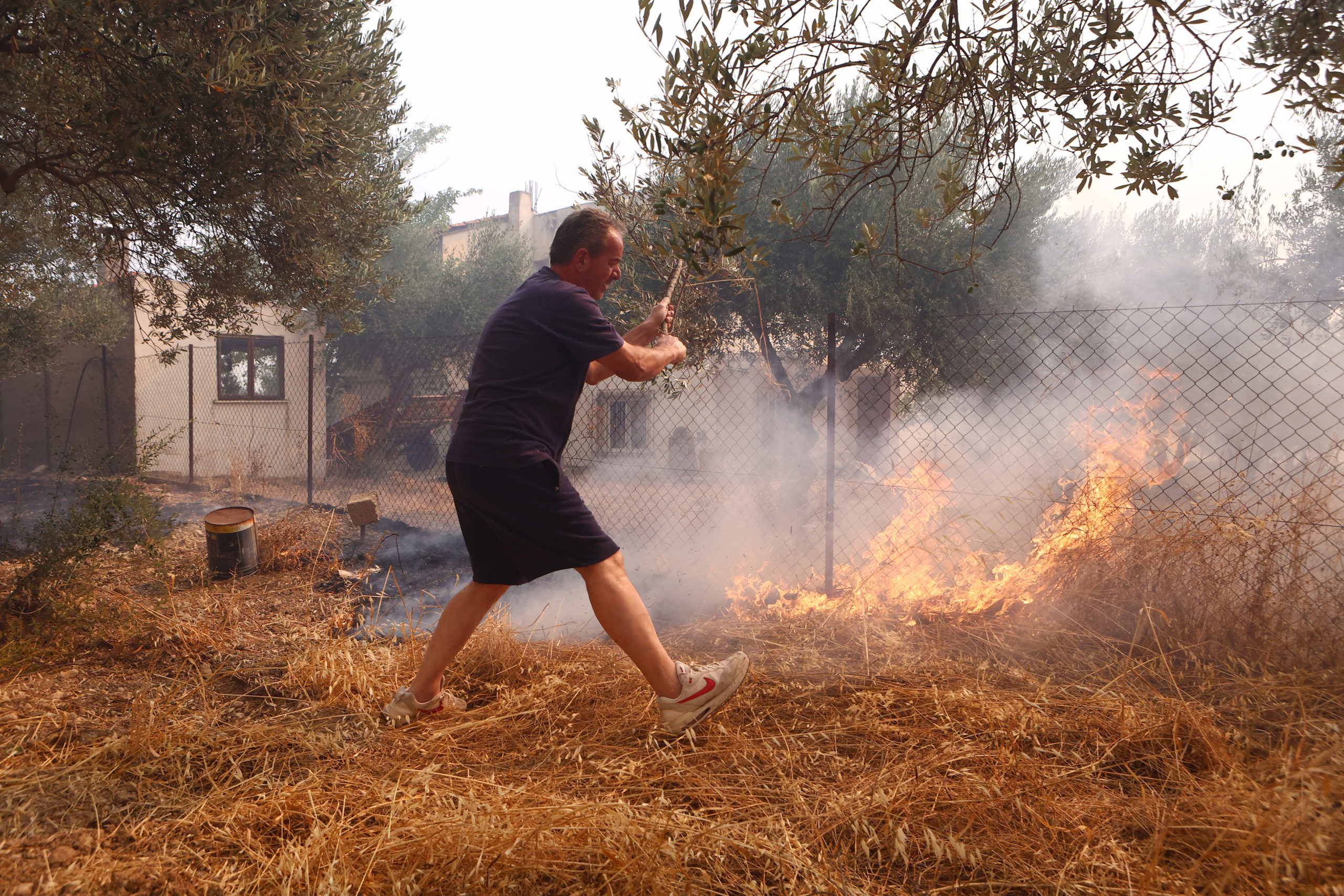 ΦΩΤΙΑ ΣΤΗ ΒΕΝΙΖΑ ΝΕΓΑΡΩΝ