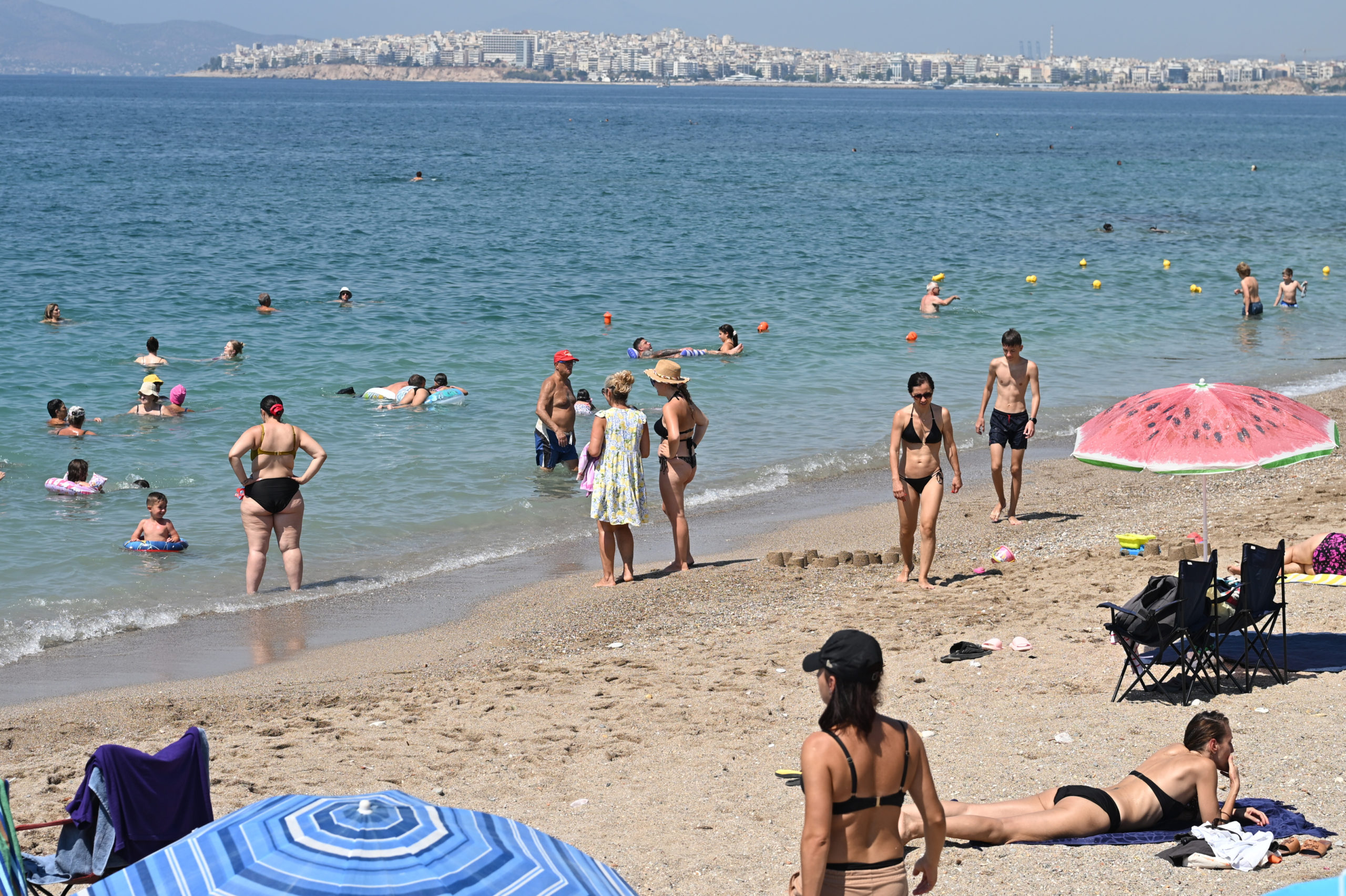 Καιρός: Συνεχίζεται ο καύσωνας και σήμερα Κυριακή – Πού θα βρέξει