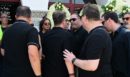 Δημήτρης Κόκοτας: Συγκίνηση στο τελευταίο «αντίο» στον αγαπημένο ερμηνευτή - Ηχηρά ονόματα του πενταγράμμου στην κηδεία