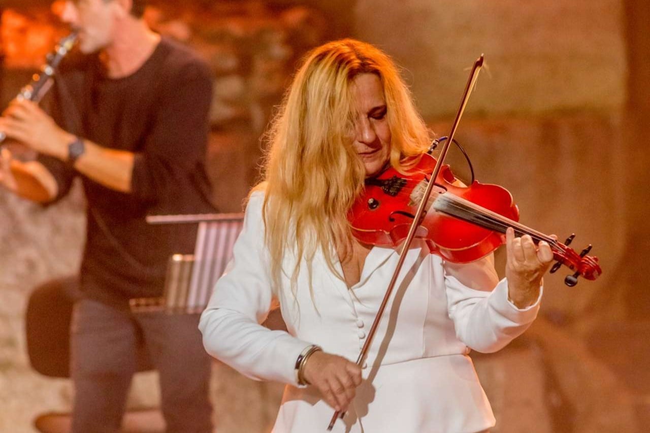 Ευανθία Ρεμπούτσικα: Φθινοπωρινό ραντεβού στο Δημοτικό Θέατρο Λυκαβηττού