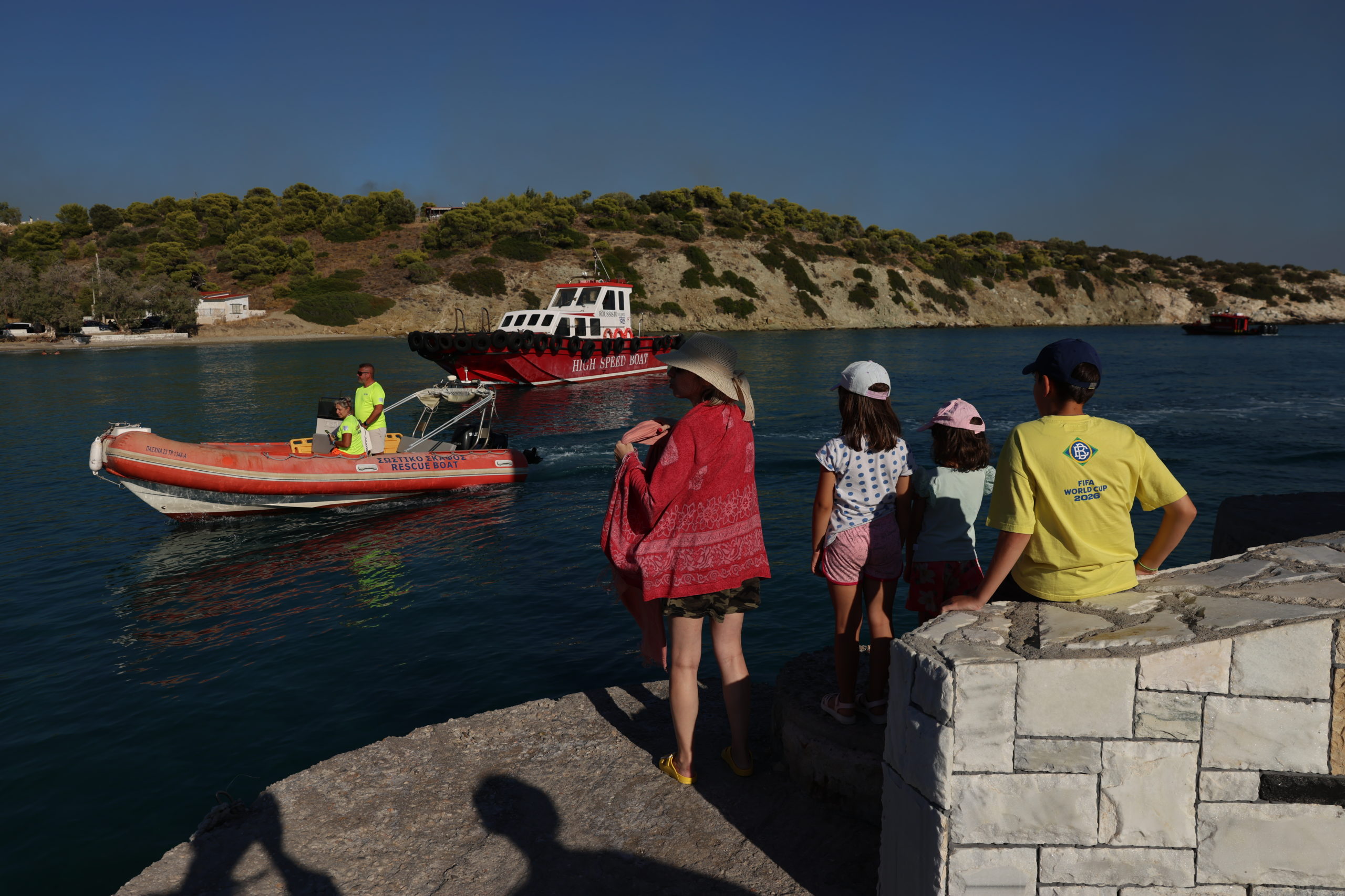 Σαλαμίνα, Φωτιές, απεγκλωβισμένοι, Σατερλί, Κολώνες 