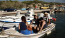 Σαλαμίνα: Ολοκληρώθηκε η επιχείρηση απεγκλωβισμού – 593 άτομα απομακρύνθηκαν δια θαλάσσης