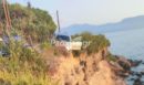 Εύβοια: Αυτοκίνητο κρεμόταν από γκρεμό 15 μέτρων - Στο νοσοκομείο ο οδηγός
