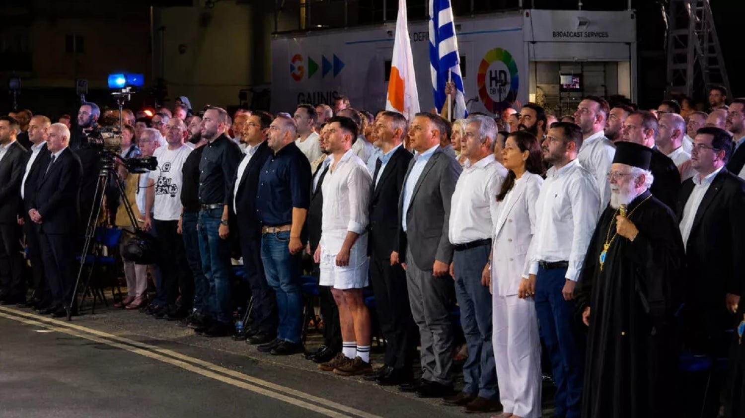 Κύπρος: Αντιδράσεις για την εμφάνιση του Φειδία Παναγιώτου με σορτς στην εκδήλωση μνήμης Ισαάκ – Σολωμού – ΦΩΤΟ