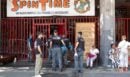 Ρώμη: Εκατοντάδες άνθρωποι έμειναν στον δρόμο έπειτα από εκκένωση κατάληψης – Κοιμούνται σε σκηνές μέσα στον καύσωνα