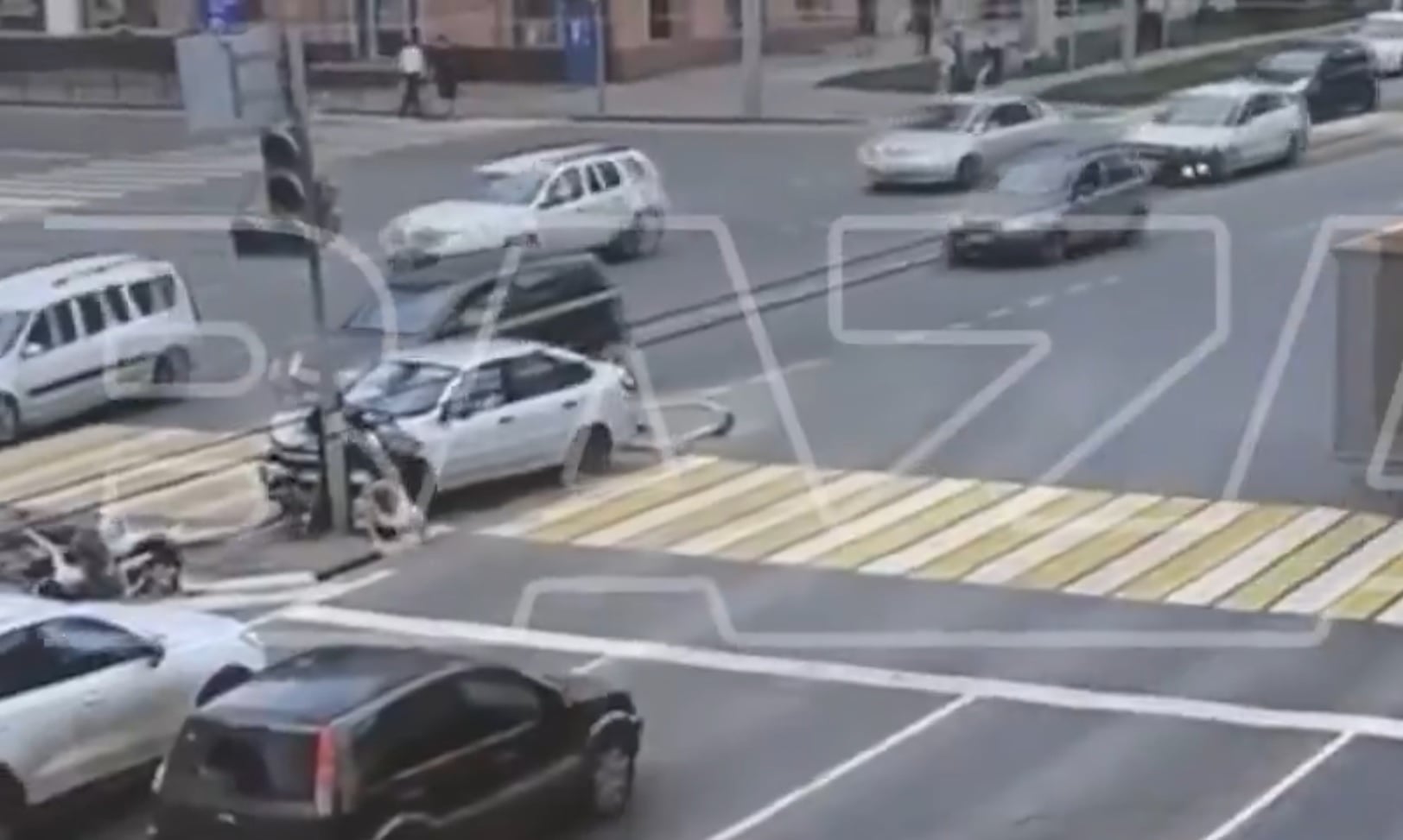 Σιβηρία: Αυτοκίνητο έπεσε σε πεζούς στο Ομσκ – Οκτώ τραυματίες – BINTEO