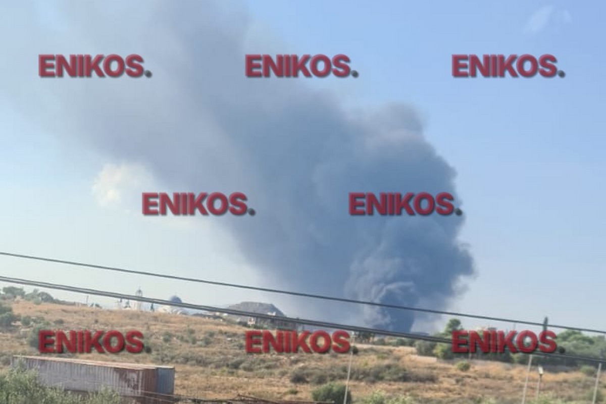 Φωτιά στην Σαλαμίνα