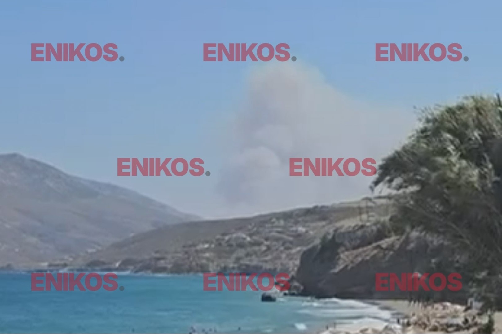 Σκύρος: Μαίνεται η φωτιά κοντά στην παραλία Κολυμπάδα – Ενισχύονται οι πυροσβεστικές δυνάμεις – ΒΙΝΤΕΟ αναγνώστη