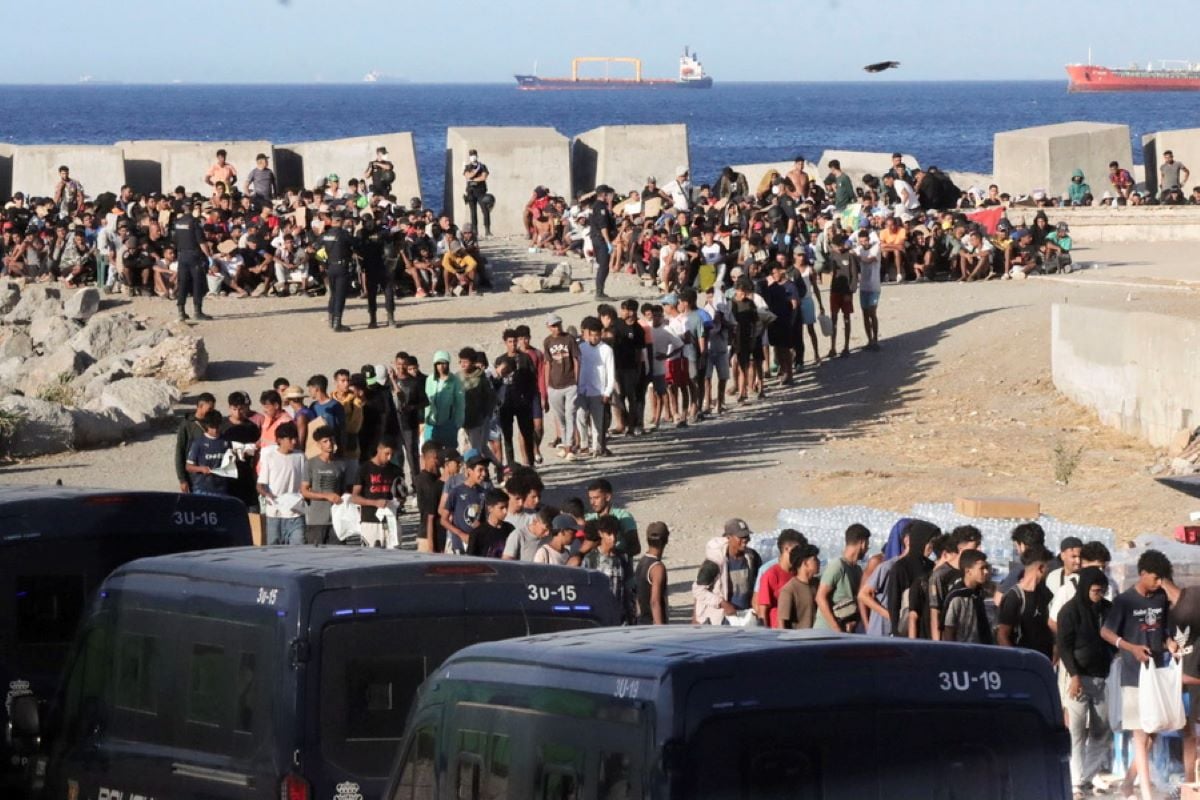 Επεισόδια στη Θέουτα: «Η βία δεν είναι η λύση» απαντά ο υπουργός Εσωτερικών της Ισπανίας