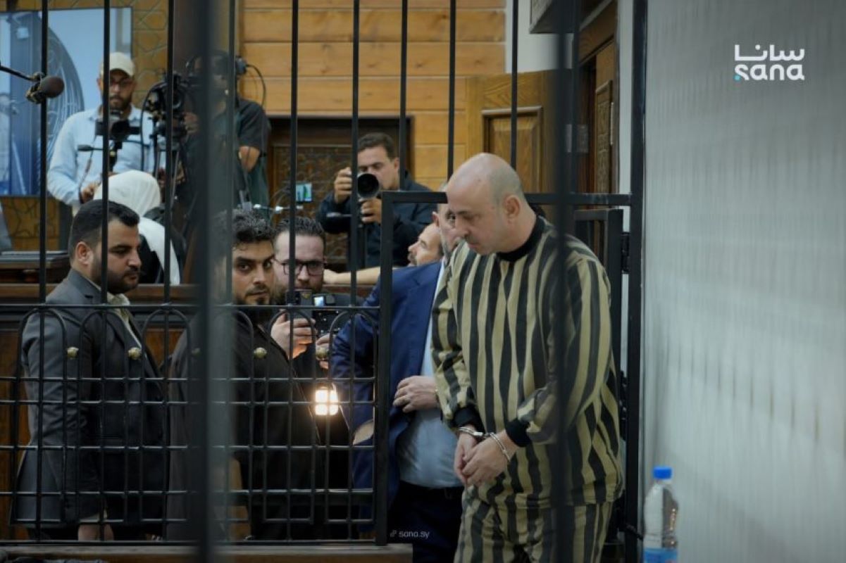 Συρία: Καταδικάστηκε σε θάνατο ο ξάδελφος του Μπασάρ αλ Άσαντ – Σφυροκόπημα από το Ισραήλ σε αεροπορική βάση