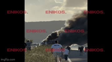 Νταλίκα πήρε φωτιά στην Εθνική Οδό Αθηνών – Λαμίας – Δείτε τα βίντεο αναγνώστη του enikos.gr