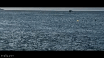 Έκανε windsurfing δίπλα σε πυροσβεστικό ελικόπτερο που έκανε υδροληψία – Δείτε το βίντεο