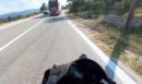 Ταυτοποιήθηκε ο οδηγός του βυτιοφόρου που έκανε επικίνδυνη προσπέραση σε τυφλό σημείο στη Λίμνη Πλαστήρα - ΒΙΝΤΕΟ