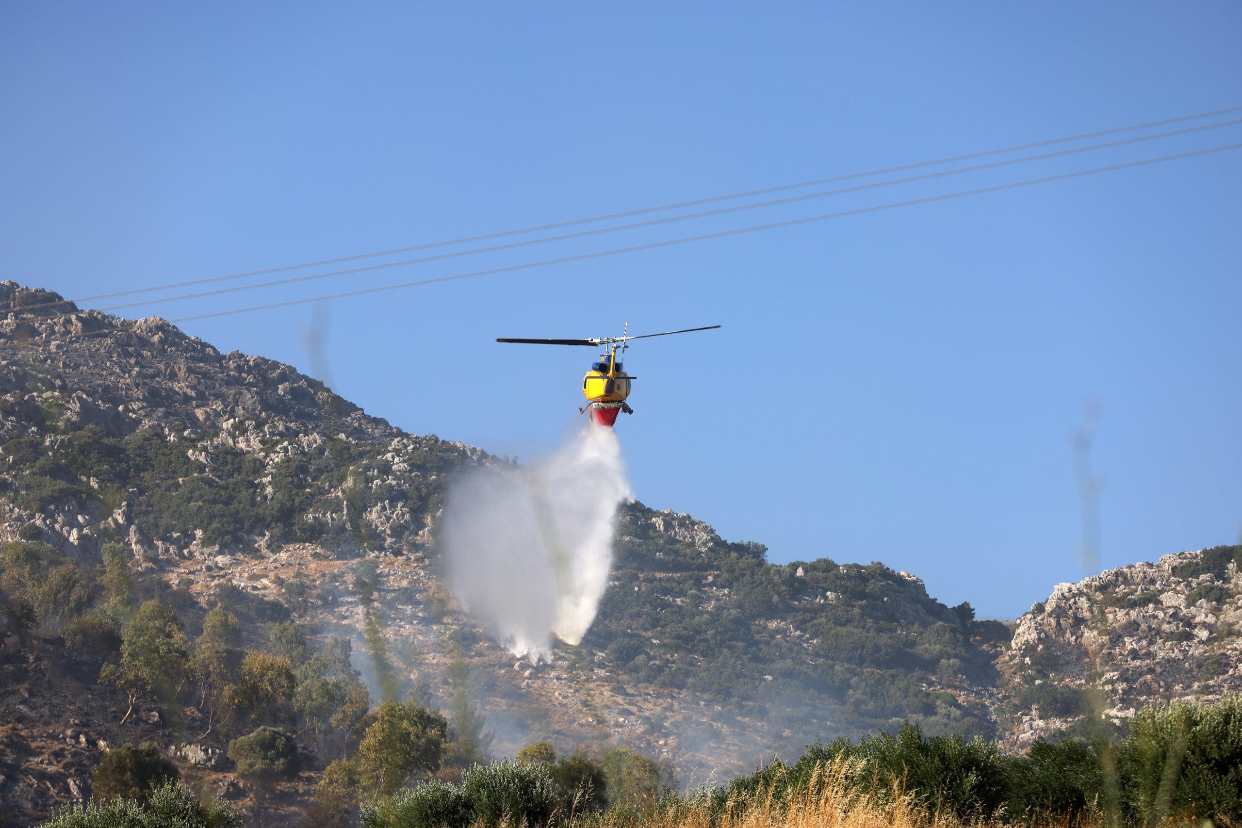 Συγκλονιστική μαρτυρία για τη σύγκρουση των ελικοπτέρων στη Ψάθα: «Τα είδαμε να ακουμπάνε και να χάνονται μέσα στον λόφο»