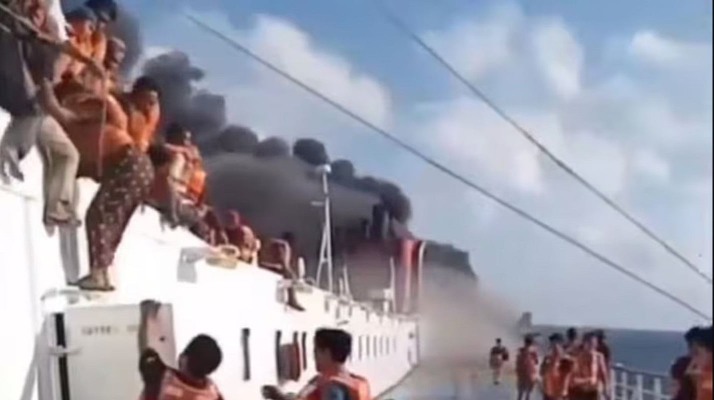 Ινδονησία: Τουλάχιστον 5 νεκροί και 41 αγνοούμενοι από φωτιά που ξέσπασε σε φέρι