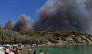 Σαλαμίνα: Διπλό μέτωπο φωτιάς σε Περιστέρια και Σελήνια - Επιχειρούν 146 πυροσβέστες, μήνυμα του 112 για εκκένωση
