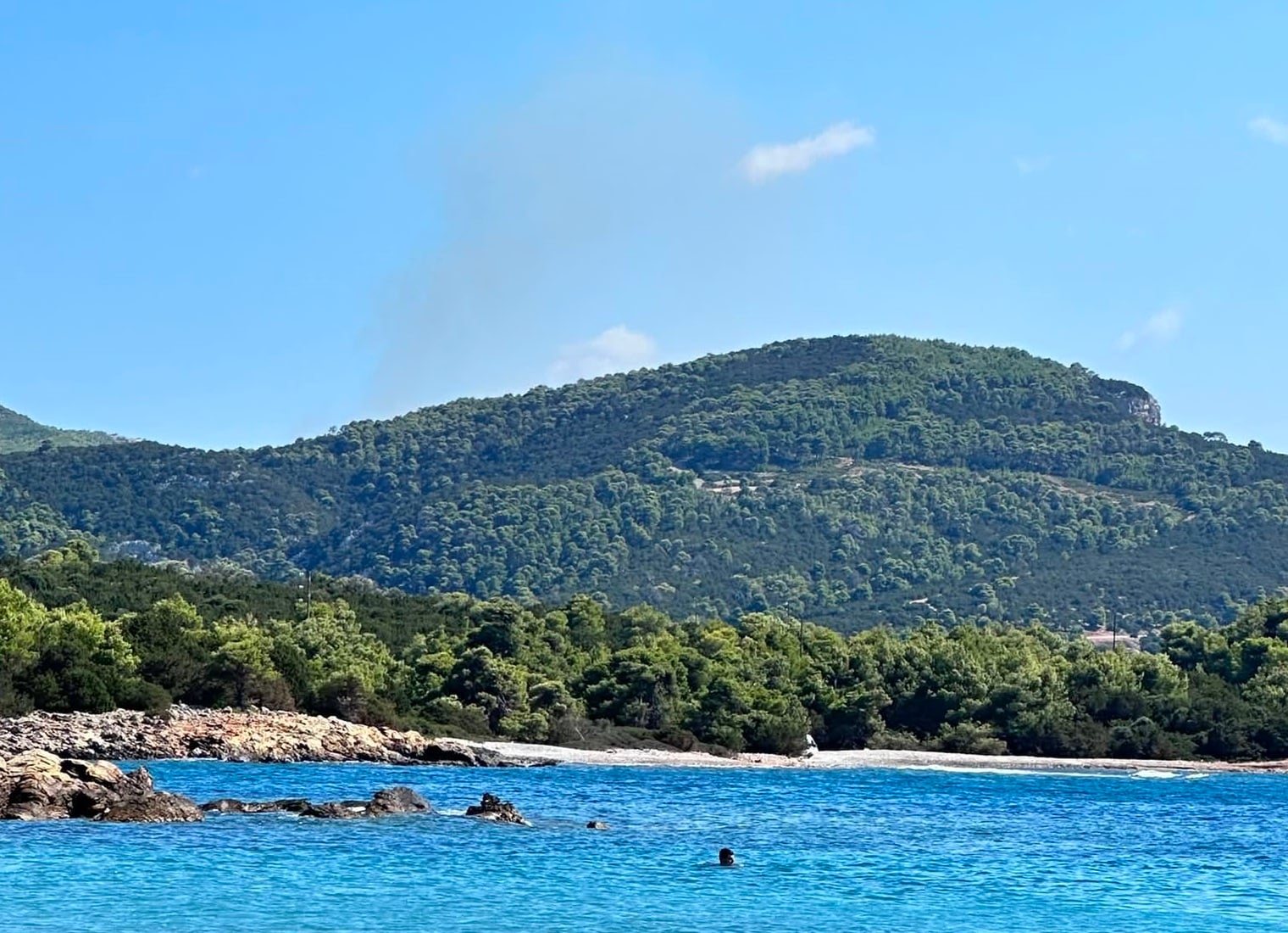 Σκύρος: Φωτιά σε δασική έκταση στην περιοχή Ατσίτσα – Σηκώθηκαν 5 εναέρια μέσα