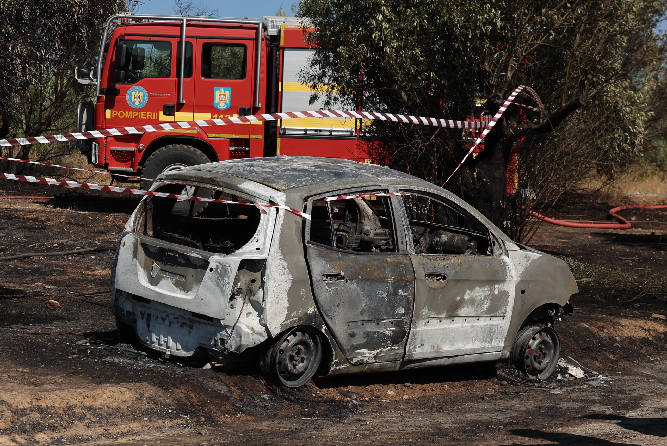 Φωτιά στα Σπάτα: Σε άνδρα ανήκει η σορός που βρέθηκε σε αυτοκίνητο – Έρευνες από τη ΔΑΕΕ