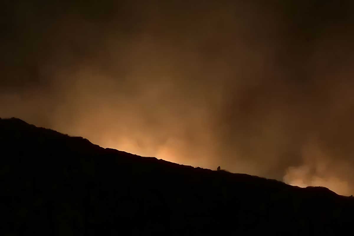 Πυρκαγιά στον Άγιο Βλάσιο Βοιωτίας: Ενισχύθηκαν οι επίγειες δυνάμεις – 92 πυροσβέστες επιχειρούν στο μέτωπο