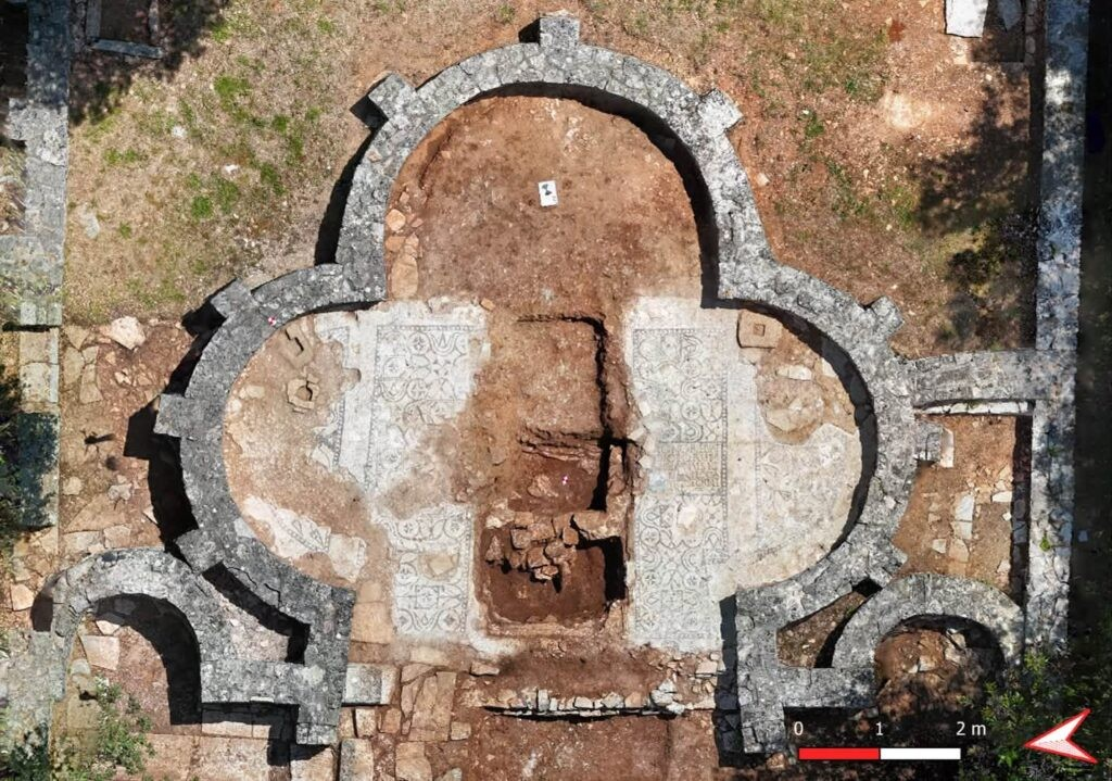 Τα μωσαϊκά ήρθαν ξανά στο φως στην Εκκλησία και το Μοναστήρι του Αγίου Ανδρέα στο Μπετίγκα, κοντά στην Μπαρμπάριγκα, στη χερσόνησο της Ίστριας στην Κροατία. Πηγή: Γιόσιπ Σέλιτσανετς – Αρχαιολογικό Μουσείο της Ίστριας