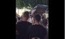 Κρήτη: Μετέφεραν σε ξαπλώστρα κατάκοιτη ηλικιωμένη για να μη χάσει το γλέντι στο πανηγύρι – Δείτε βίντεο