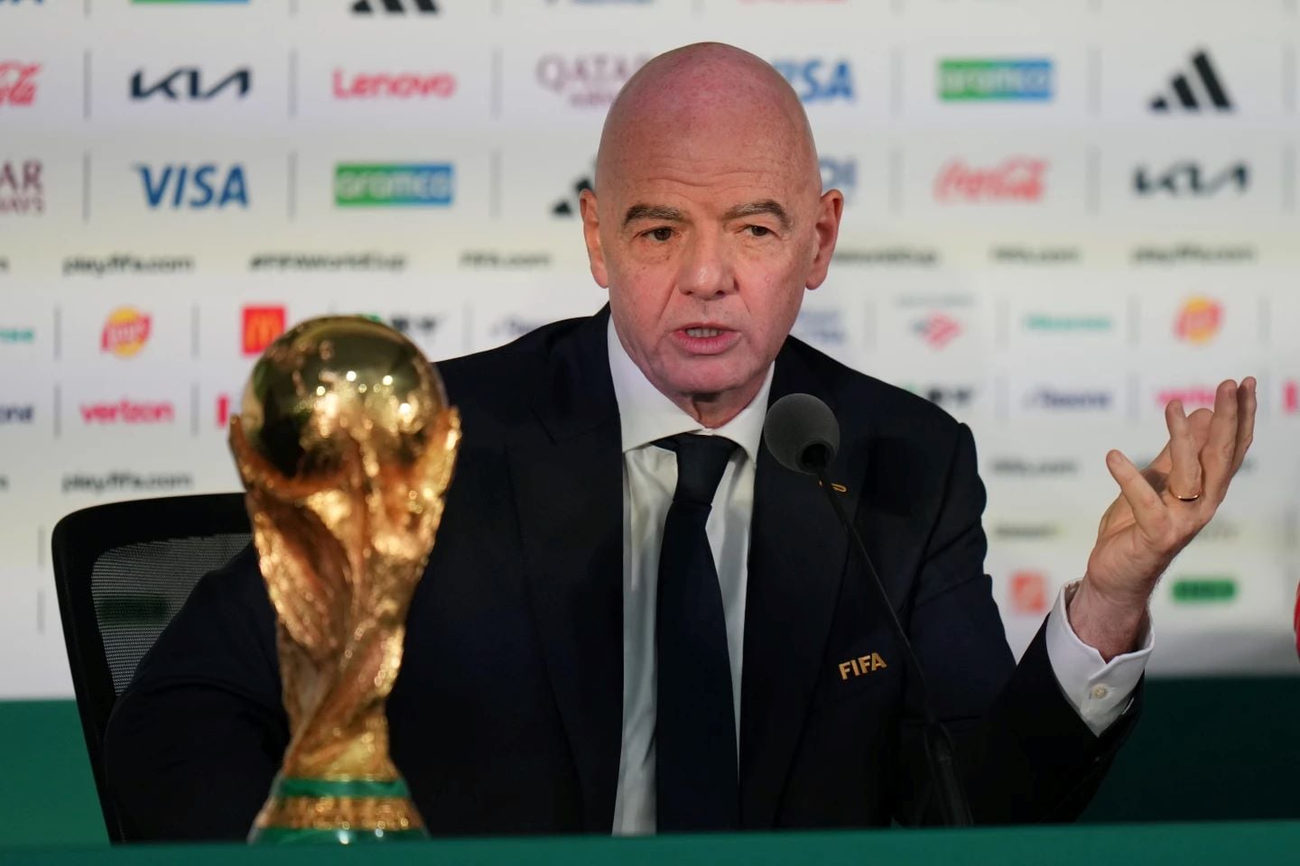 «Πόλεμος» στη FIFA: UEFA, AFC και CONCACAF ζητούν παραίτηση Ινφαντίνο – Στο επίκεντρο τα εμπορικά δικαιώματα του Μουντιάλ