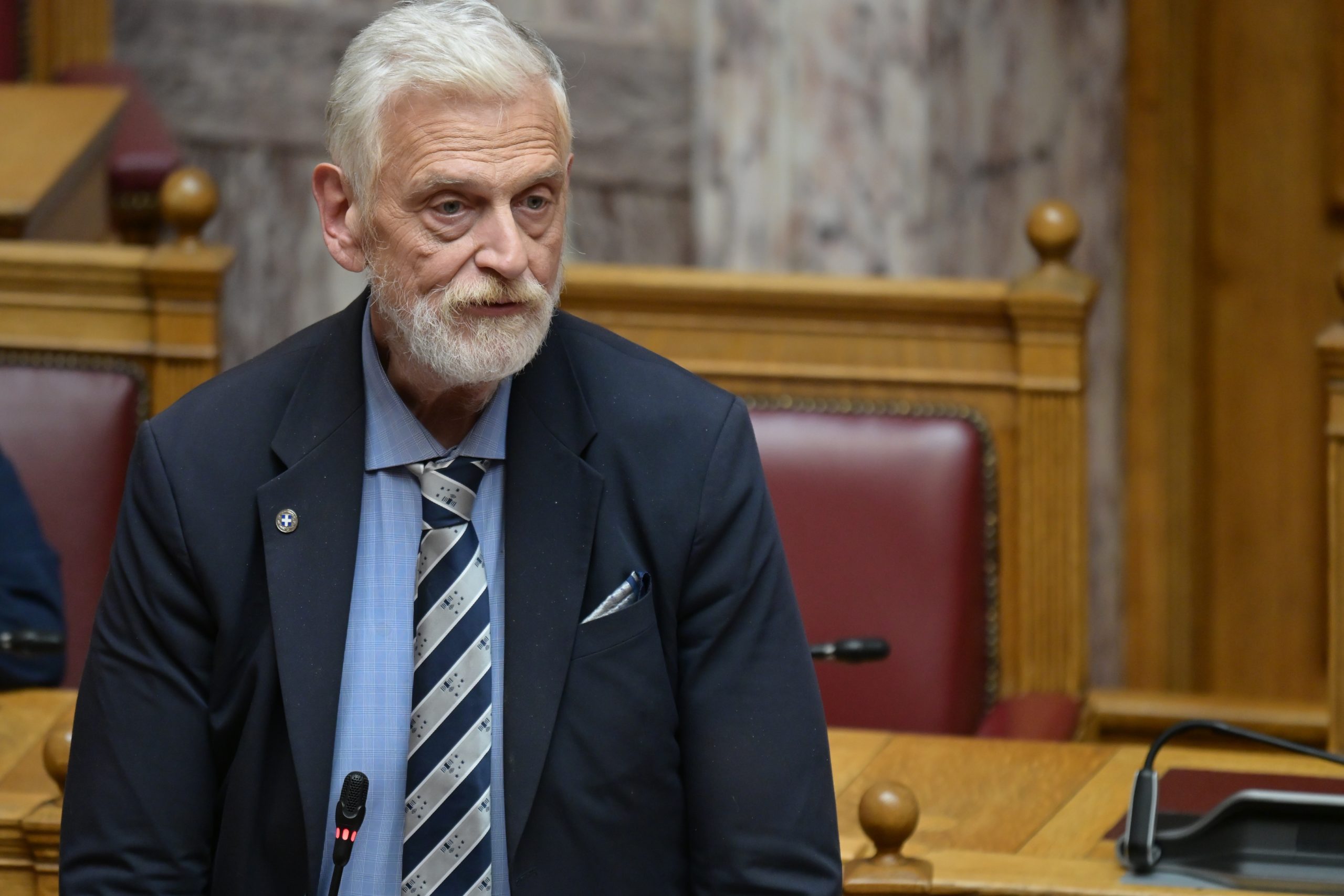 Ατύχημα για τον Γιάννη Λοβέρδο: Έσπασε το χέρι του – «Τρεις ημέρες νιώθω μια μεγάλη ταλαιπωρία»