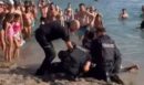 «Υγρή» καταδίωξη στην Ισπανία: Αστυνομικοί βούτηξαν στη θάλασσα με τα ρούχα για να συλλάβουν κλέφτη - BINTEO