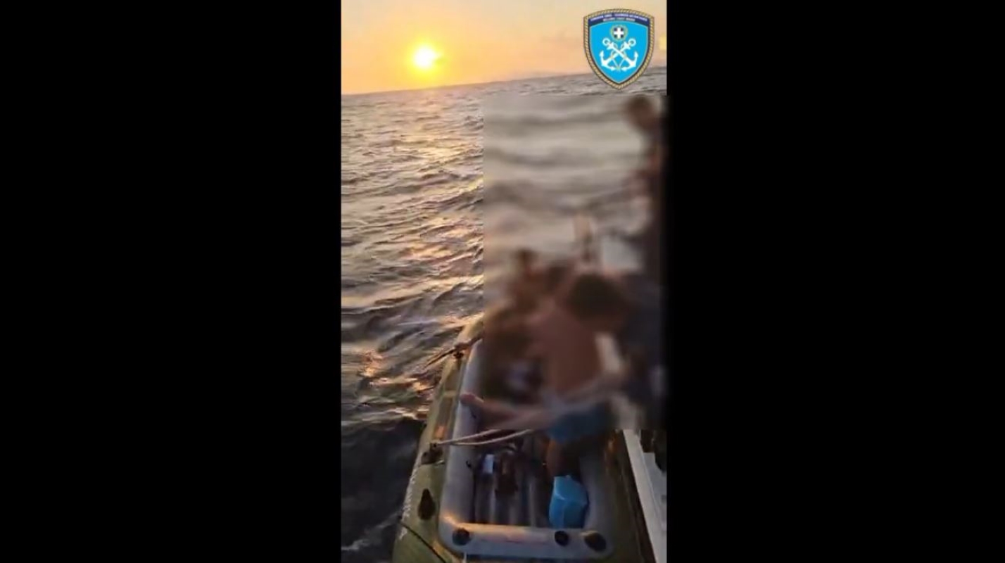 Σαρωνικός: Βίντεο από τη διάσωση των 4 Ρουμάνων στις νήσους Φλέβες