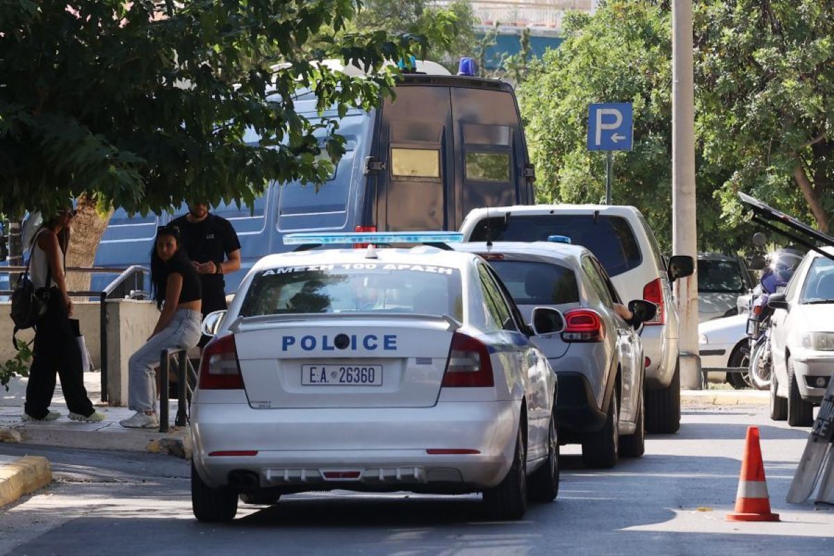 Marfin: Μεταγωγή της 46χρονης από την ΓΑΔΑ στην Ευελπίδων