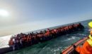 Βρετανία: Ρεκόρ με 230 μετανάστες σε ένα μικρό σκάφος στη Μάγχη – Έφτασαν στις ακτές τα ξημερώματα