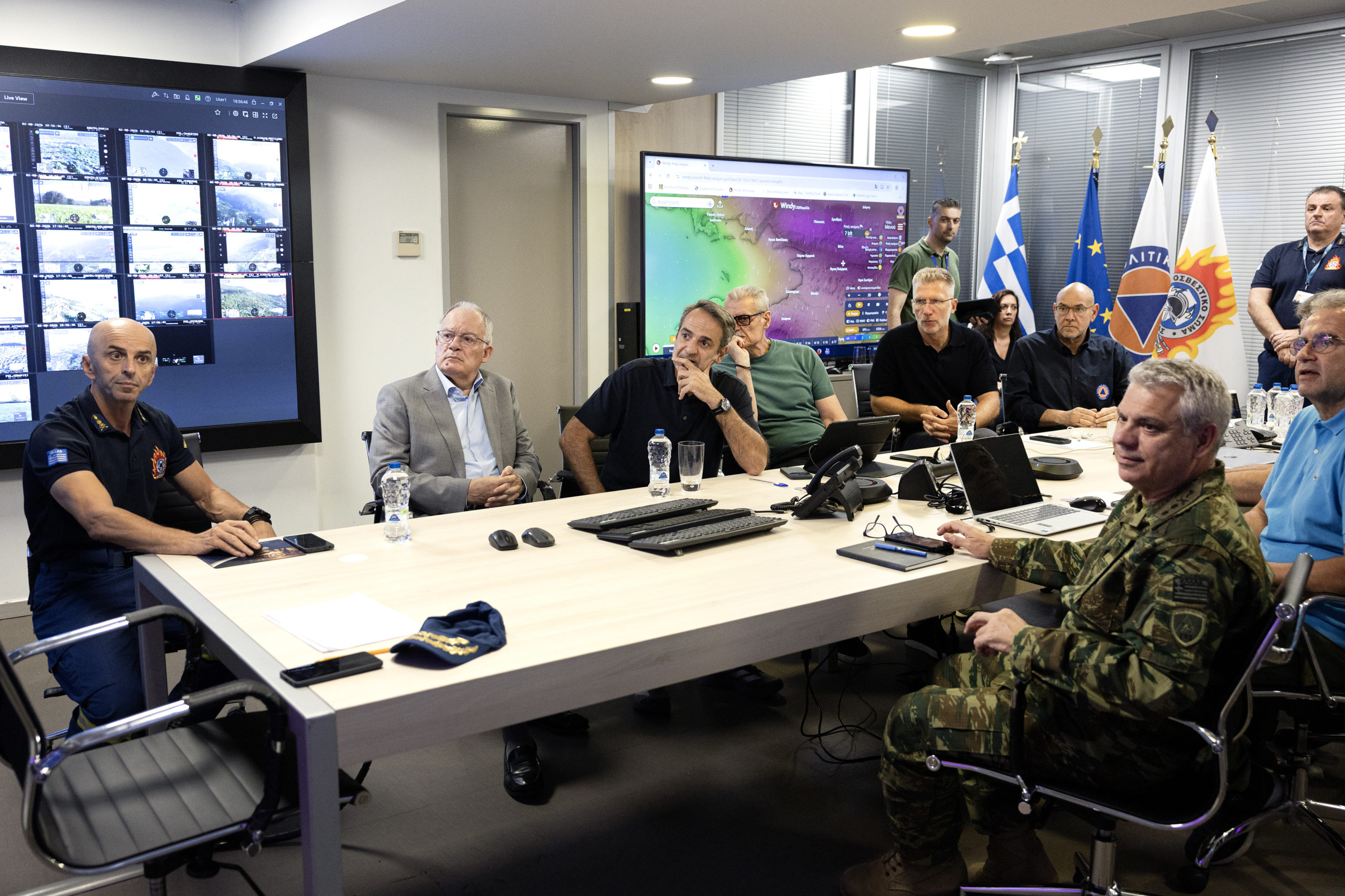 Στο Συντονιστικό της Πολιτικής Προστασίας ο Κωνσταντίνος Τασούλας και ο Κυριάκος Μητσοτάκης – Ενημερώθηκαν για τα πύρινα μέτωπα
