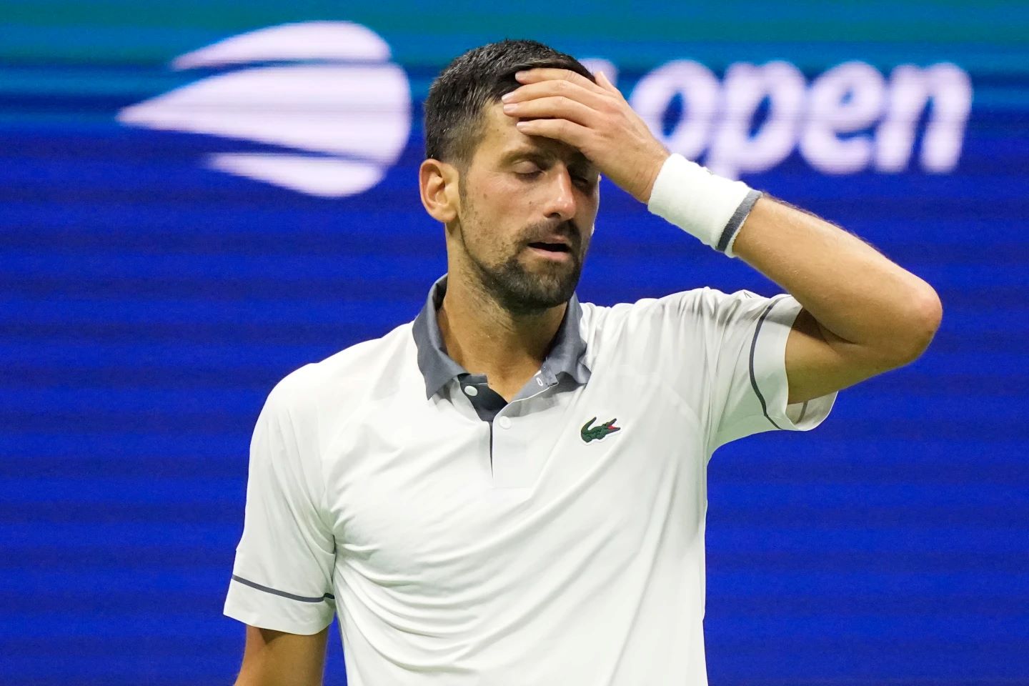 US Open: Ο Τζόκοβιτς αποκλείστηκε με εμετούς και κράμπες στο κορτ – Δείτε βίντεο