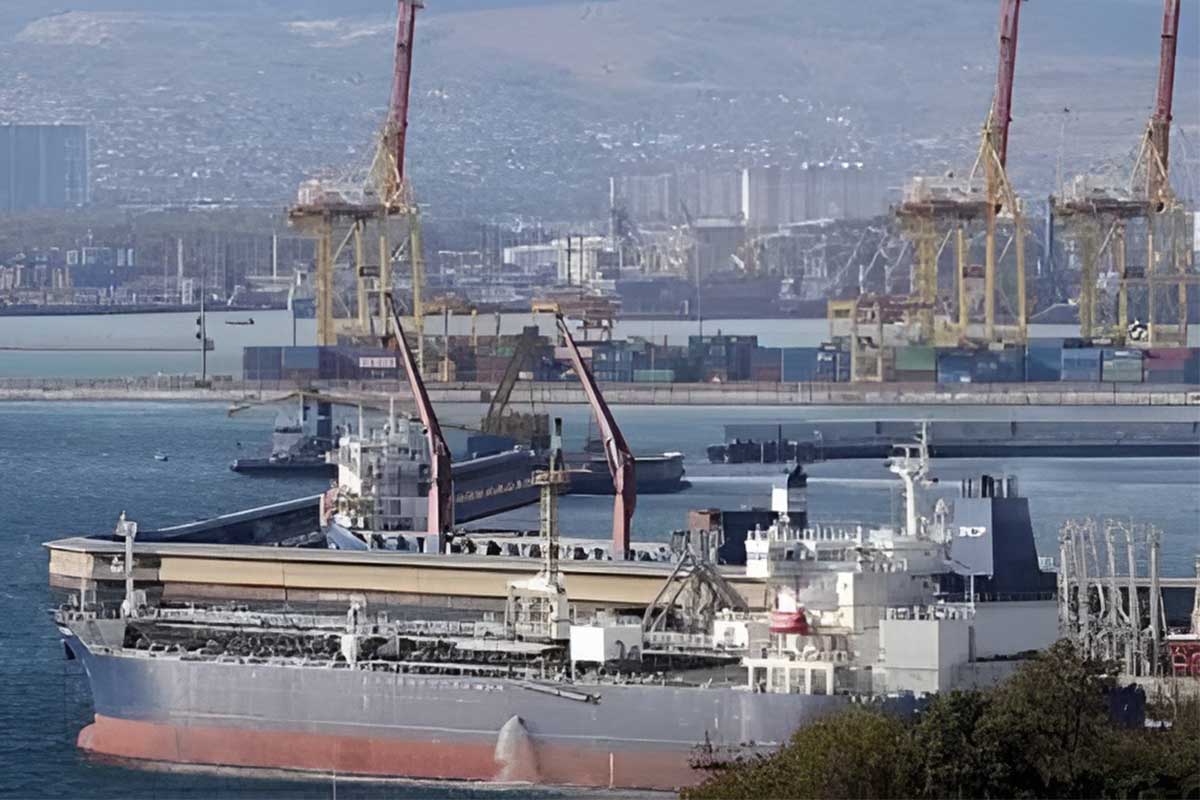 Ρωσία: Τρία πολεμικά πλοία επλήγησαν στη ναυτική βάση του Νοβοροσίσκ, σύμφωνα με τη SBU