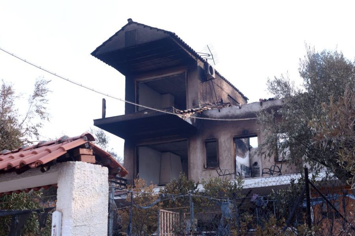Πόρτο Γερμενό - εικόνες καταστροφής μετά την πυρκαγιά
