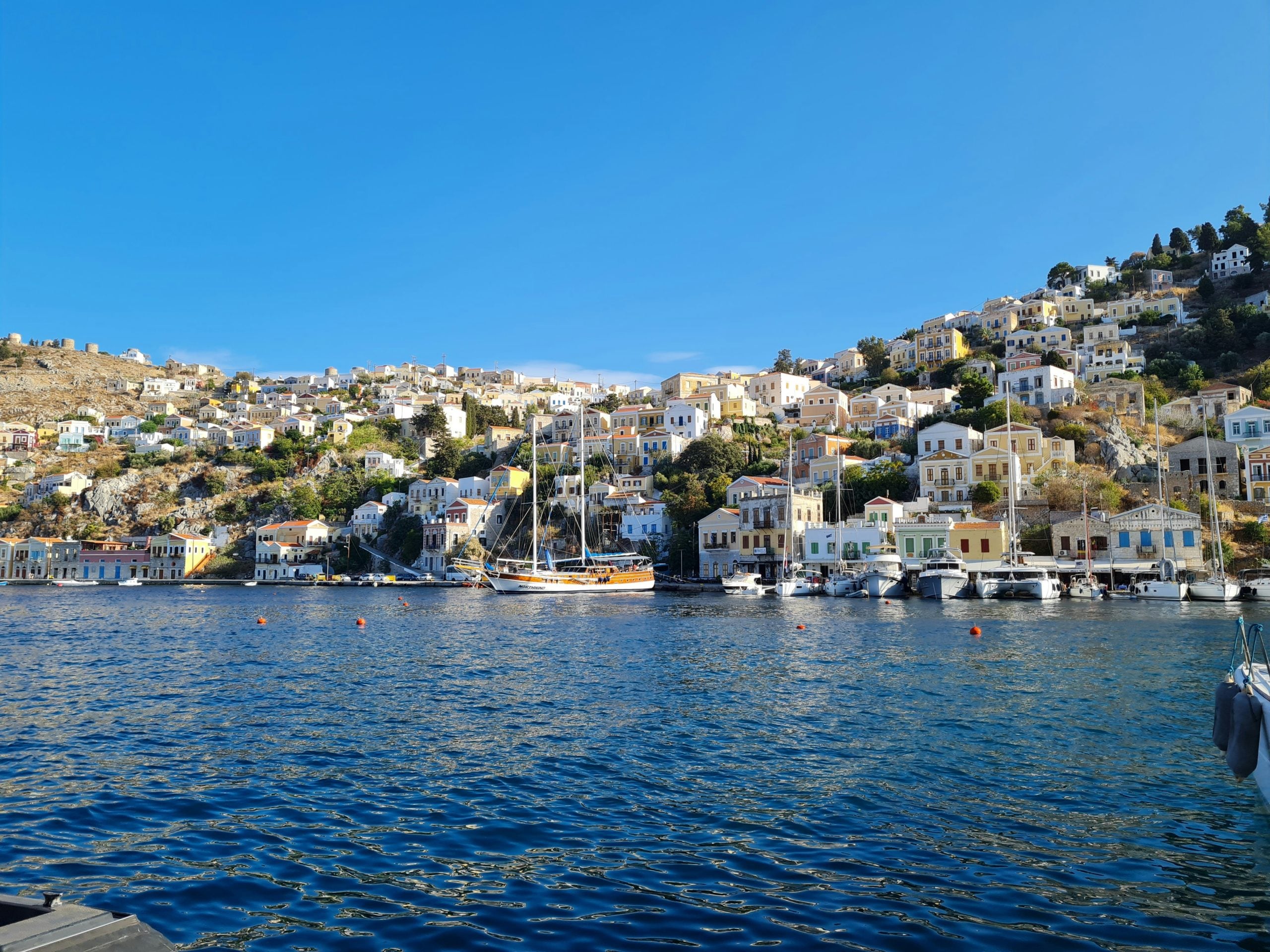 Ειδικό Χωροταξικό για τον Τουρισμό: Νέοι κανόνες για ξενοδοχεία, νησιά και Airbnb – Τι αλλάζει στις επενδύσεις