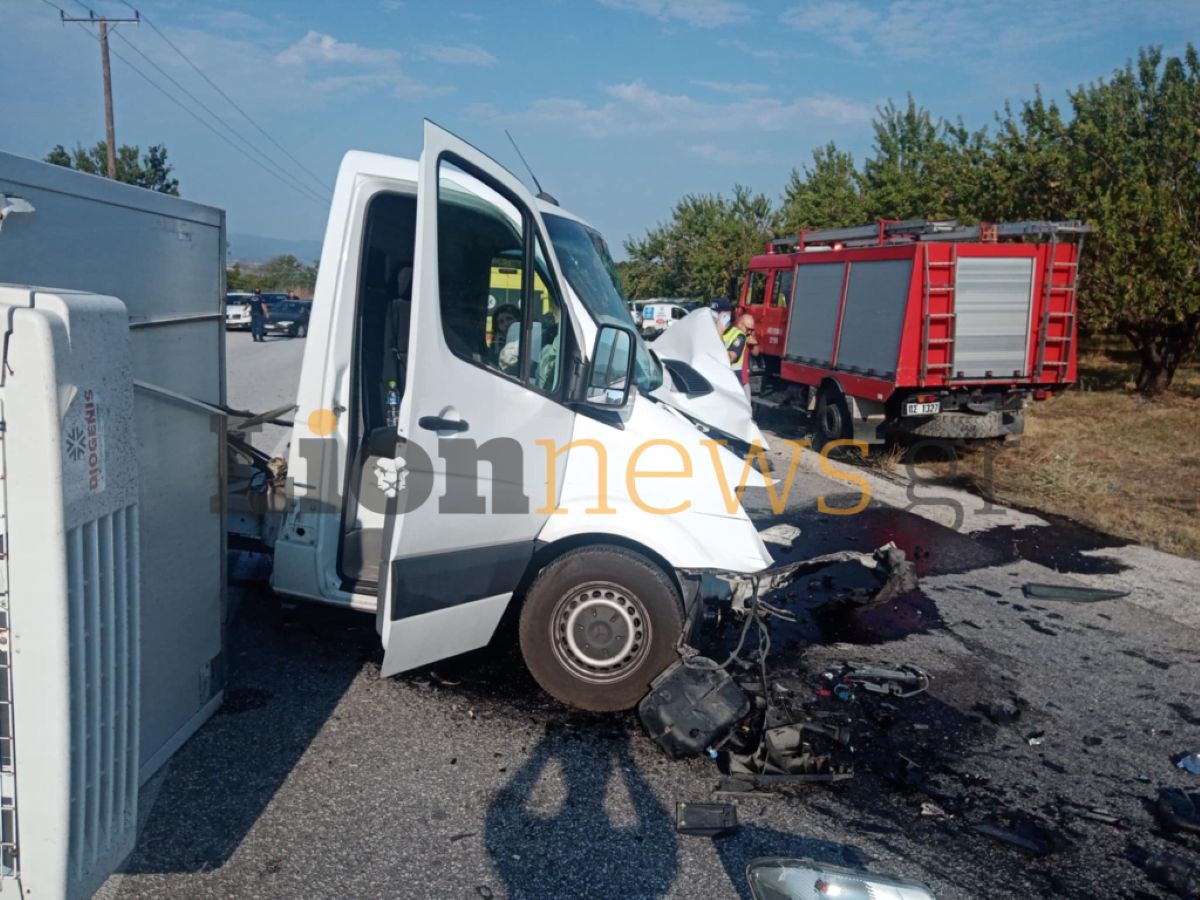 Σέρρες - Τροχαίο δυστύχημα - Μετωπική φορτηγού με αυτοκίνητο