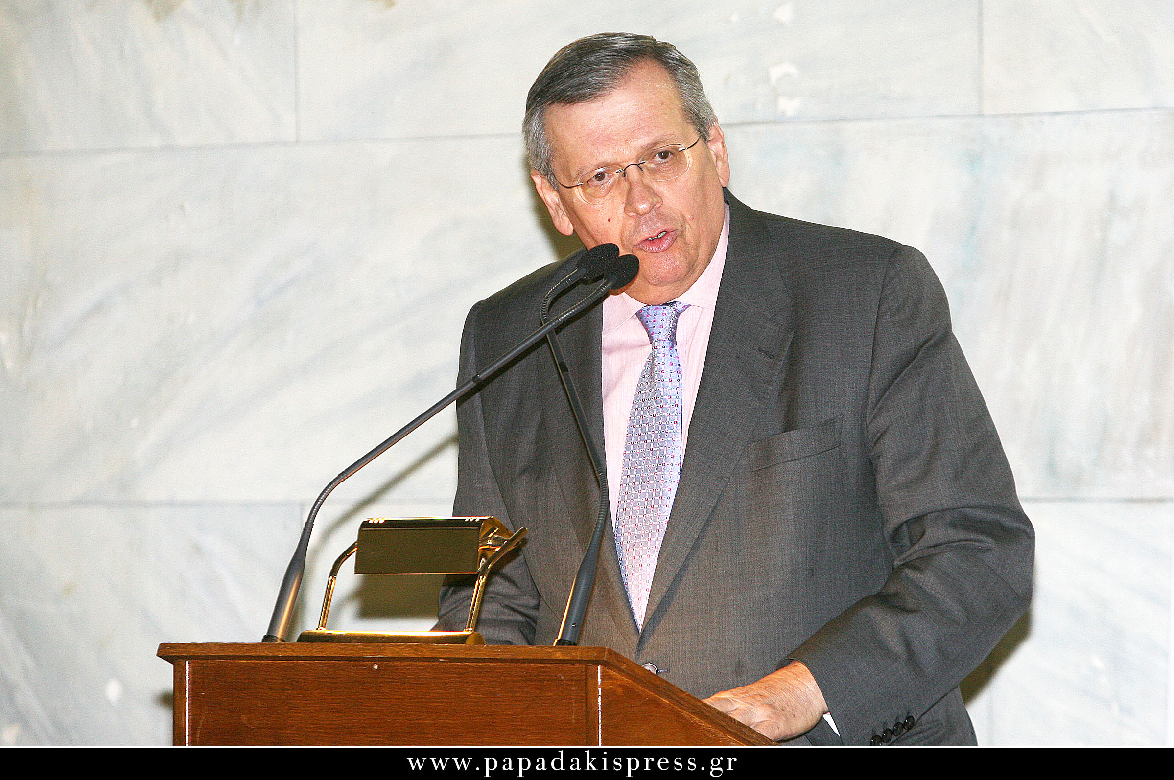 Στέφανος Μάνος: Ο πολιτικός κόσμος «αποχαιρετά» τον πρώην υπουργό