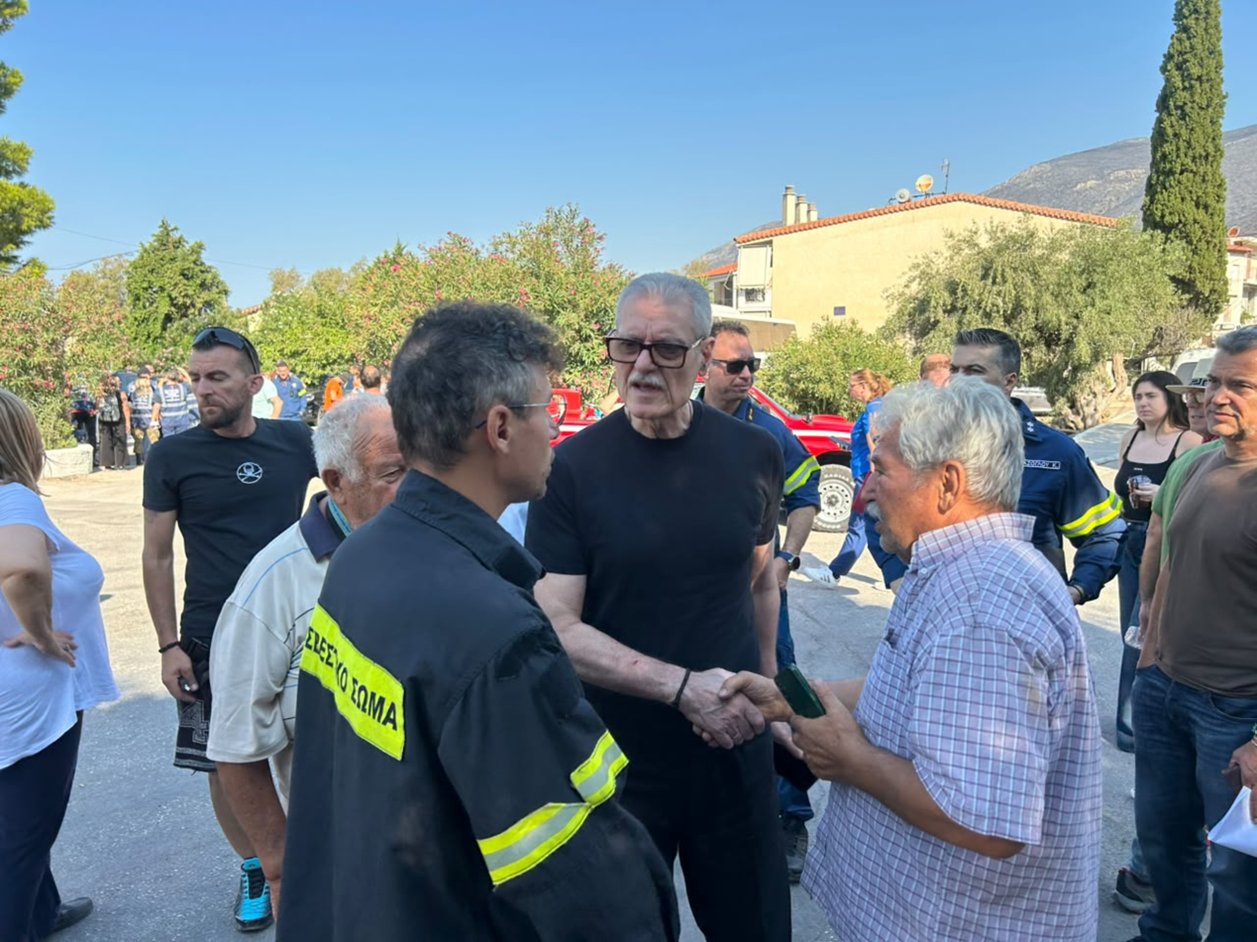 Επίσκεψη Τουρνά στο Πόρτο Γερμενό – Άρχισαν οι αυτοψίες στις περιοχές της Δυτικής Αττικής που επλήγησαν από την φωτιά