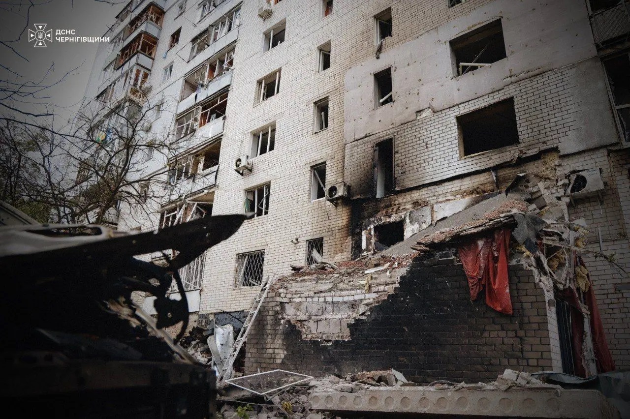 Ρωσικό σφυροκόπημα στην Ουκρανία: 45 επιθέσεις στο Τσερνίχιβ – 5 νεκροί και 99 τραυματίες