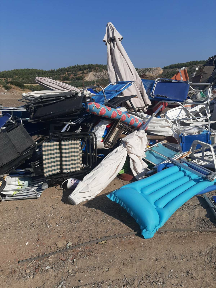 Χαλκιδική, παραλία Γερακινής, ομπρέλες, ξαπλώστρες