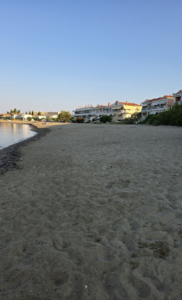Χαλκιδική, παραλία Γερακινής, ομπρέλες, ξαπλώστρες