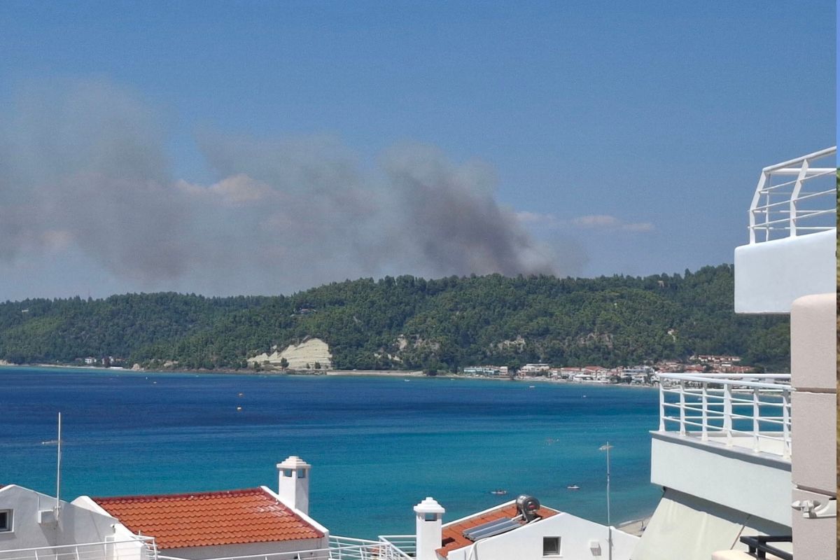 Φωτιά στην Κασσάνδρα Χαλκιδικής – Μήνυμα από το 112 για ετοιμότητα