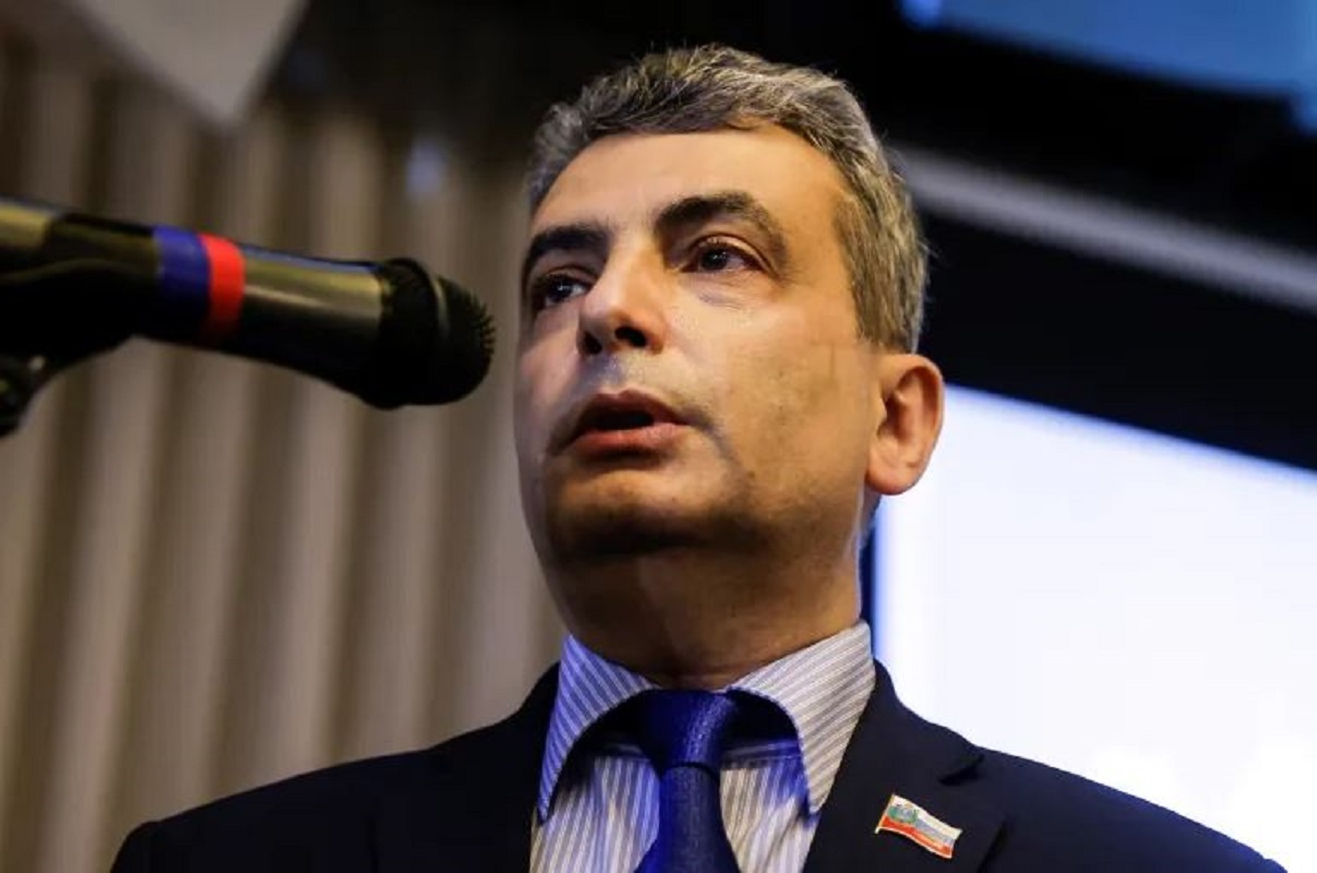 Ο Λεβ Σλόσμπεργκ, αντιπρόεδρος του φιλελεύθερου αντιπολιτευόμενου κόμματος Yabloko, το οποίο αποκλείστηκε από τις βουλευτικές εκλογές του Σεπτεμβρίου στη Ρωσία. Ο Σλόσμπεργκ καταδικάστηκε σε 11 χρόνια και έναν μήνα φυλάκισης για την κριτική του στον πόλεμο στην Ουκρανία. Φωτογραφία αρχείου: Reuters.