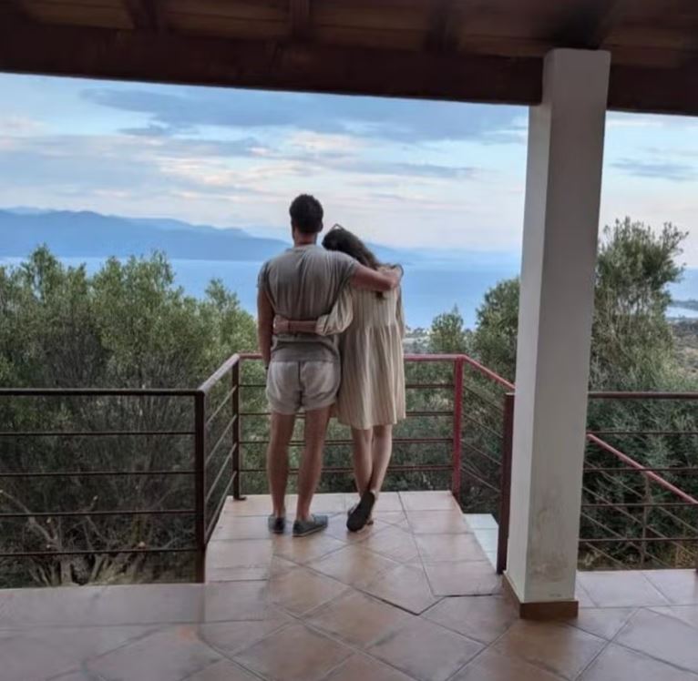 φωτιά, Αιγιάλεια, ζευγάρι, σπίτι, Βρετανία