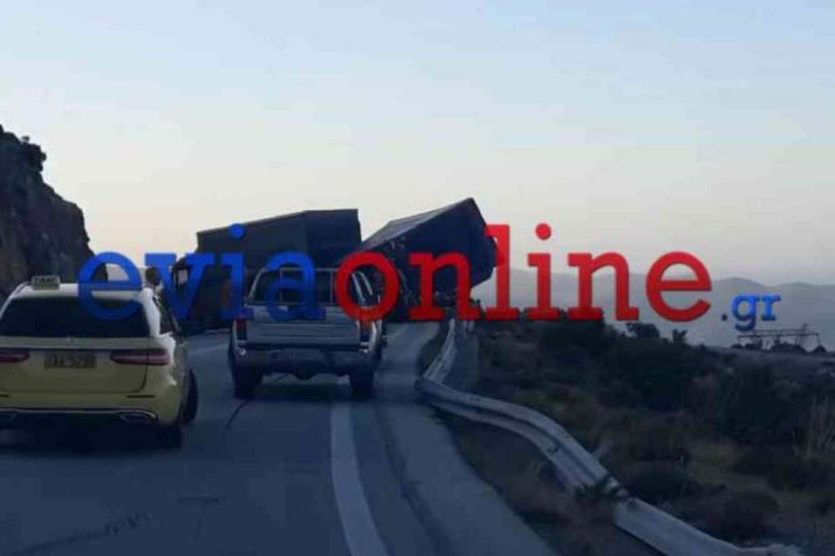 Εύβοια: Ισχυροί άνεμοι «σήκωσαν» νταλίκα στον δρόμο προς την Κάρυστο – Ασφαλής ο οδηγός