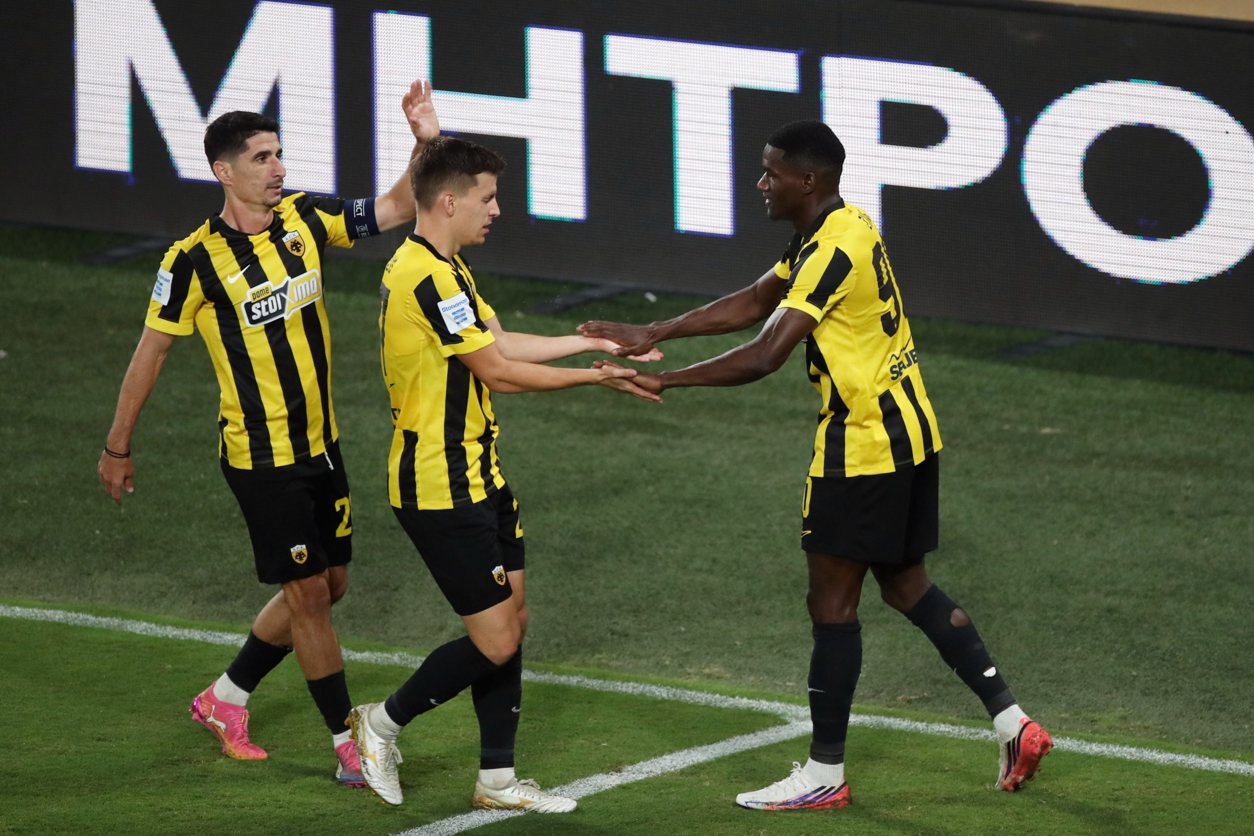 SUPER LEAGUE: Σαρωτική η ΑΕΚ, 5-0 τον Άρη