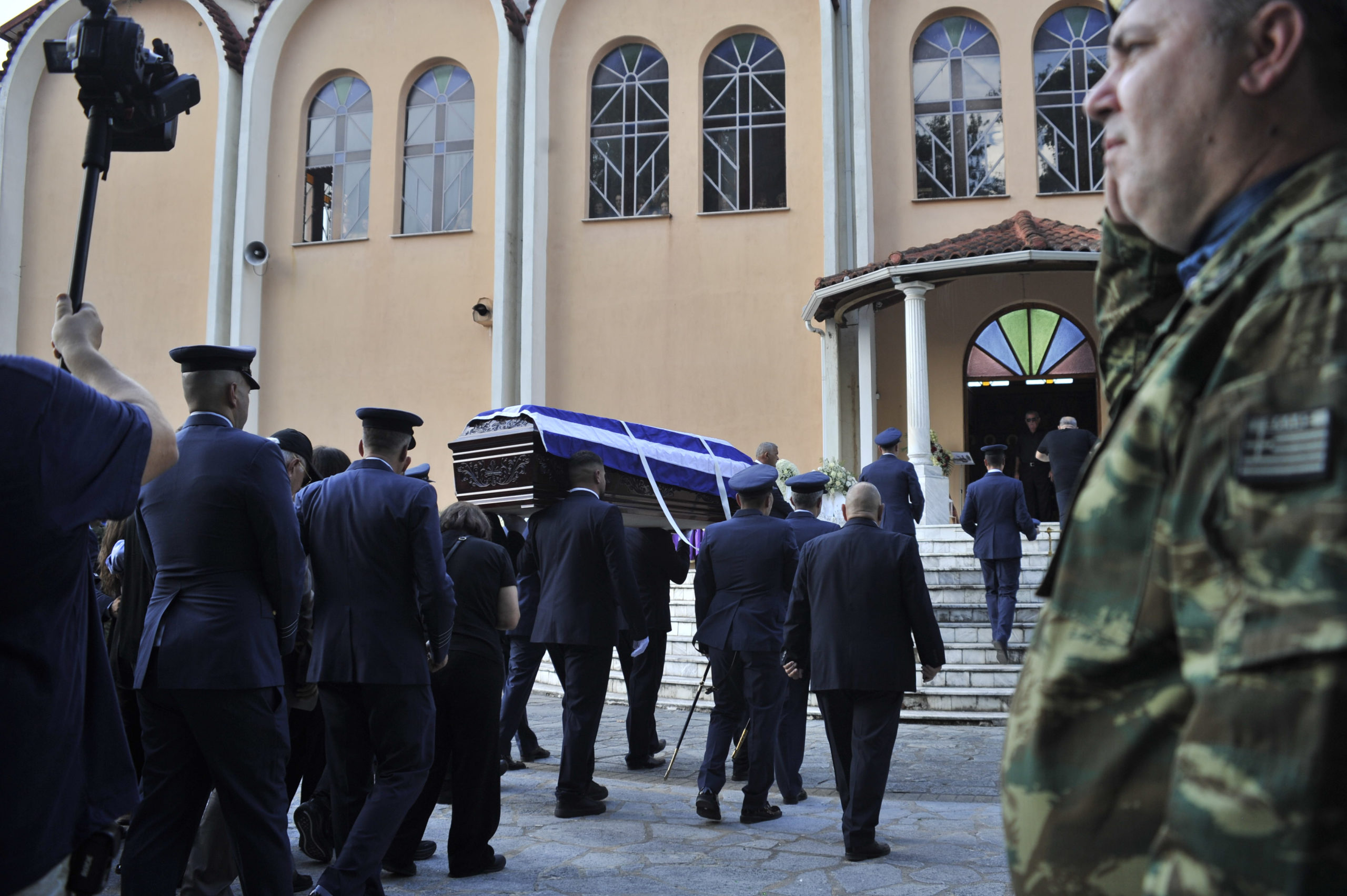 ΕΞΟΔΙΟΣ ΑΚΟΛΟΥΘΙΑ ΣΤΟΝ ΚΑΤΣΙΚΑ ΙΩΑΝΝΙΝΩΝ ΤΟΥ ΣΜΗΝΑΓΟΥ ΔΗΜΗΤΡΙΟΥ ΠΕΤΡΟΥ ΠΟΥ ΕΧΑΣΕ ΤΗ ΖΩΗ ΤΟΥ ΣΤΗΝ ΠΤΩΣΗ ΦΑΝΤΟΜ ΣΤΗΝ ΤΑΝΑΓΡΑ