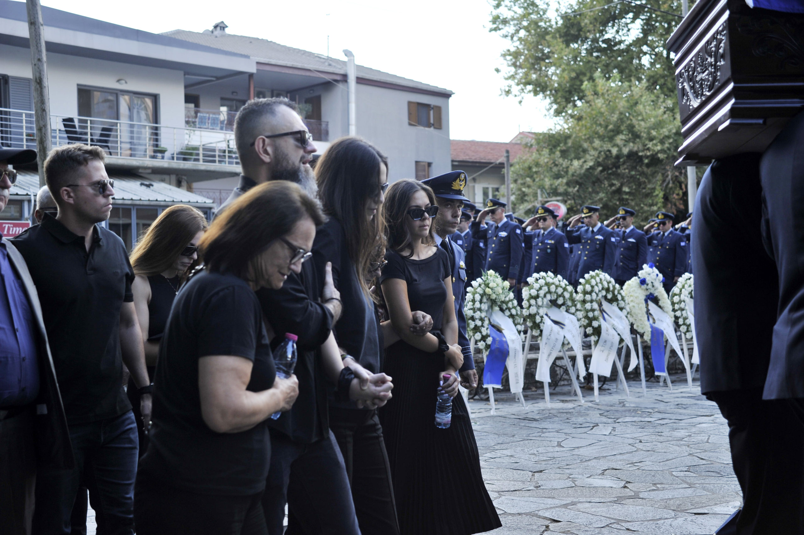 ΕΞΟΔΙΟΣ ΑΚΟΛΟΥΘΙΑ ΣΤΟΝ ΚΑΤΣΙΚΑ ΙΩΑΝΝΙΝΩΝ ΤΟΥ ΣΜΗΝΑΓΟΥ ΔΗΜΗΤΡΙΟΥ ΠΕΤΡΟΥ ΠΟΥ ΕΧΑΣΕ ΤΗ ΖΩΗ ΤΟΥ ΣΤΗΝ ΠΤΩΣΗ ΦΑΝΤΟΜ ΣΤΗΝ ΤΑΝΑΓΡΑ