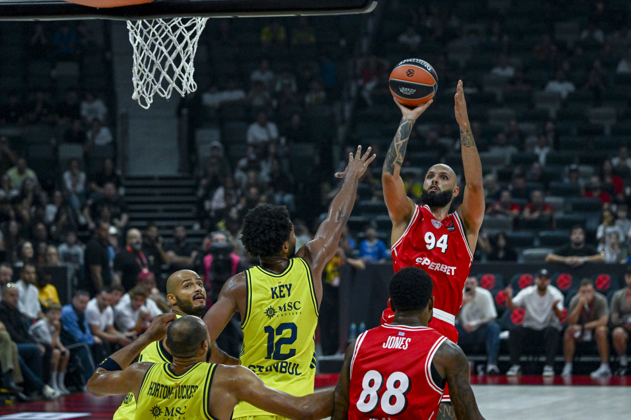 Ολυμπιακός – Φενέρμπαχτσε 92-90: Στον τελικό του πρώτου Euroleague Super Cup οι «ερυθρόλευκοι» με ηγέτη τον Φουρνιέ